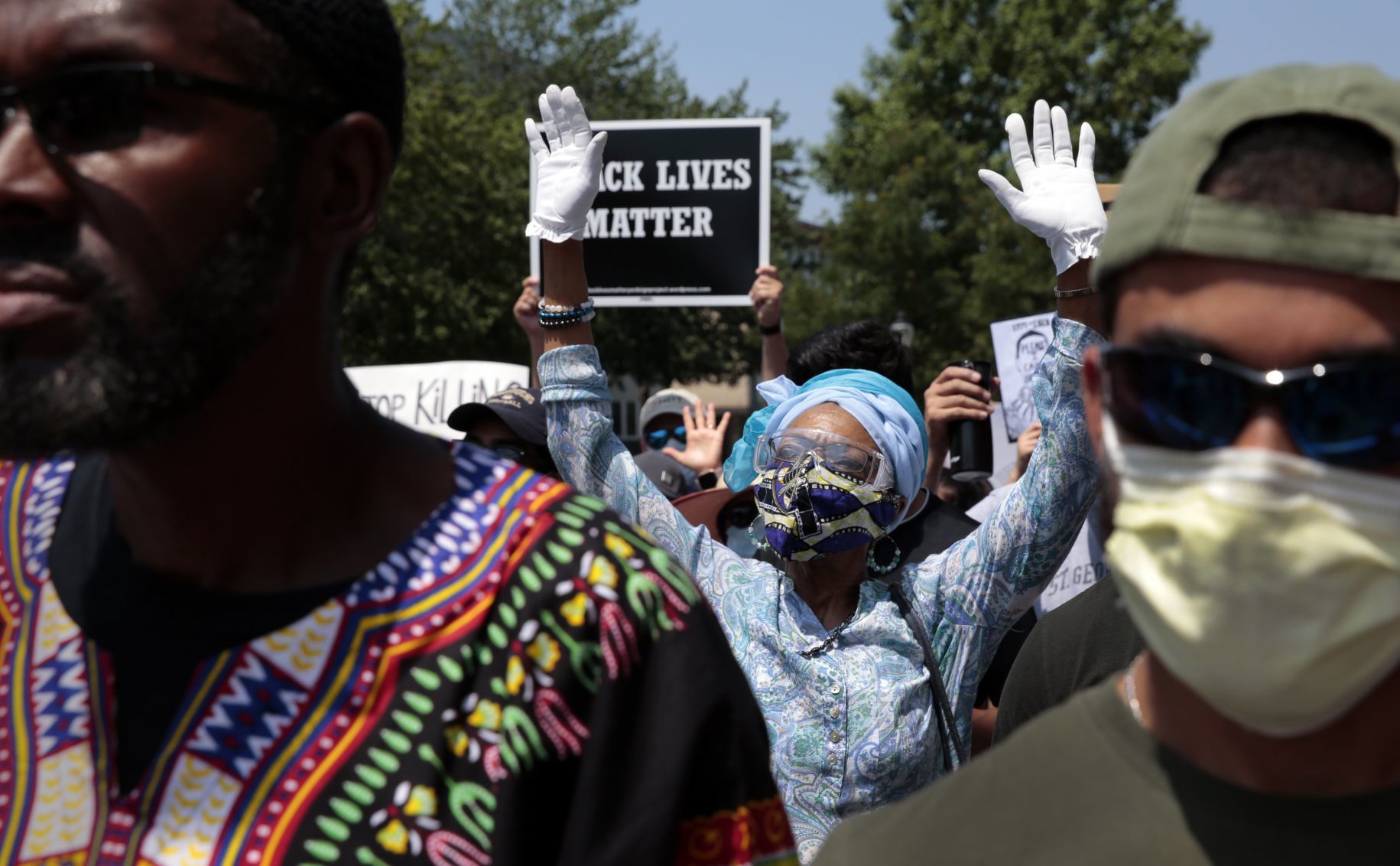 Muslims march mosque-to-mosque through Grand Center